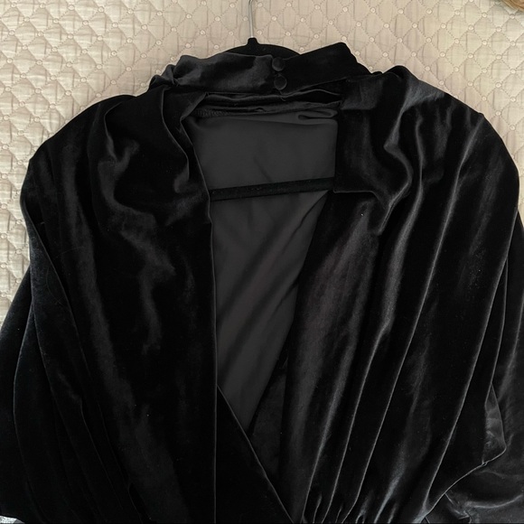 Jolene Velvet Dress 🤩 NWT - Picture 6 of 8